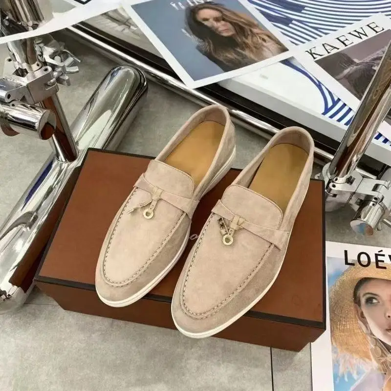 New Shoes for Man Suede Leather Casual Shoes Fashion Tassels Flat Driving Shoes Street Cool Lace-up Loafers