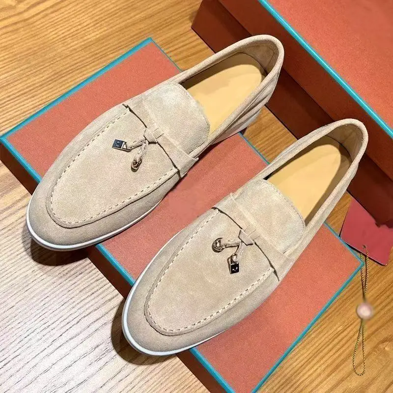 New Shoes for Man Suede Leather Casual Shoes Fashion Tassels Flat Driving Shoes Street Cool Lace-up Loafers