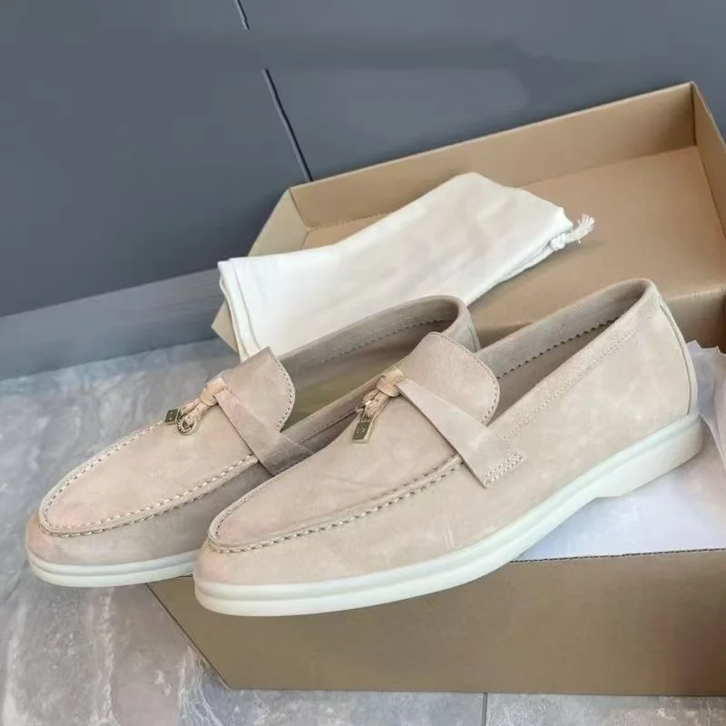 New Shoes for Man Suede Leather Casual Shoes Fashion Tassels Flat Driving Shoes Street Cool Lace-up Loafers
