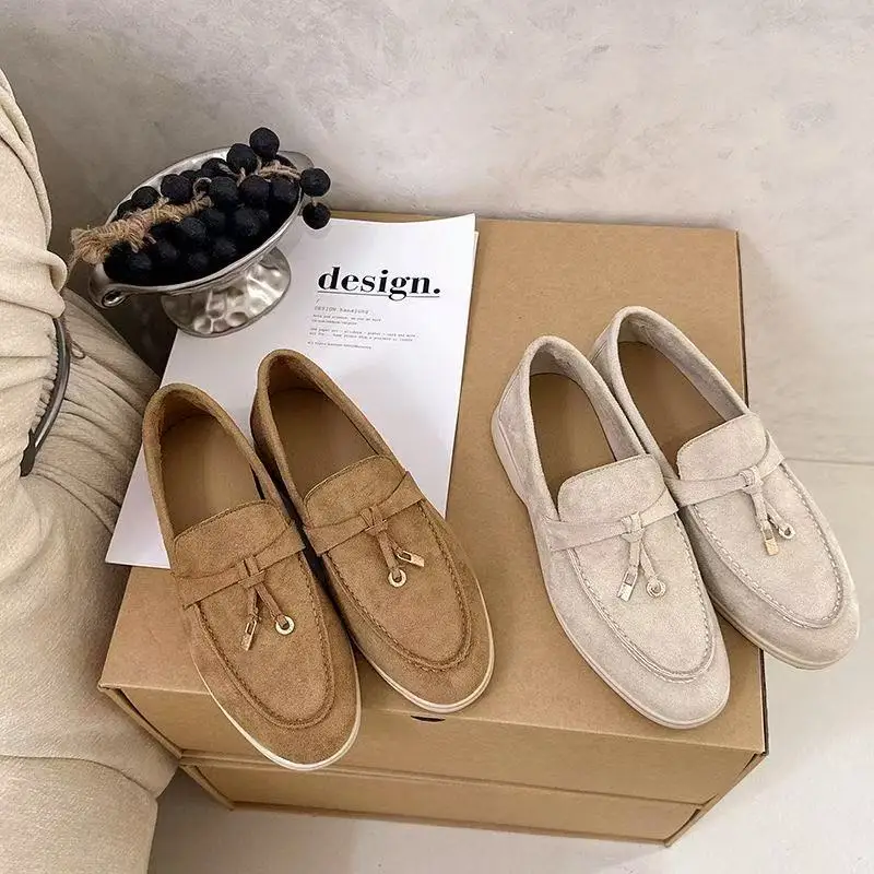 New Shoes for Man Suede Leather Casual Shoes Fashion Tassels Flat Driving Shoes Street Cool Lace-up Loafers