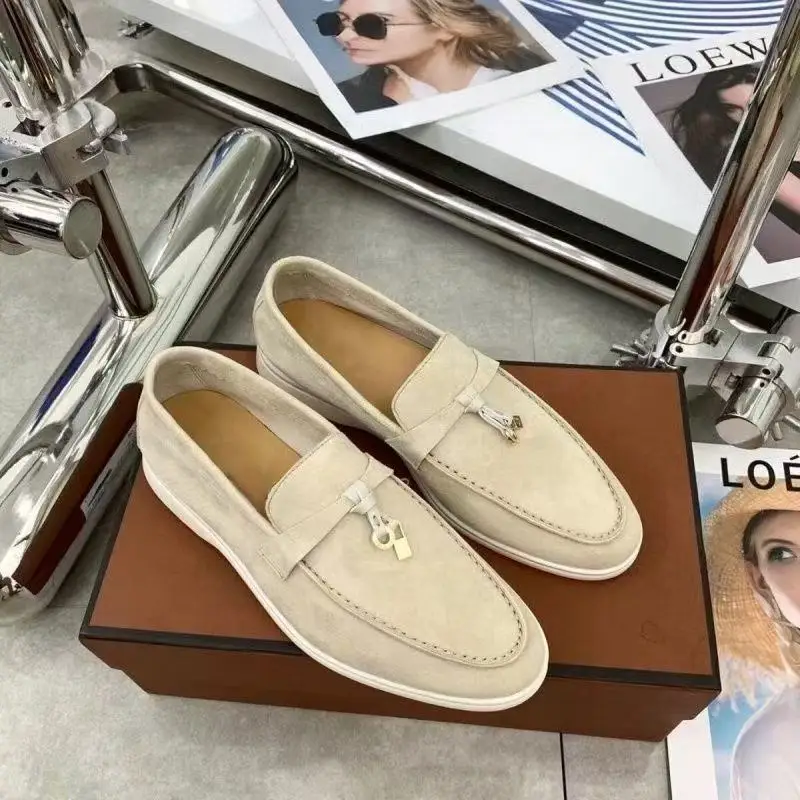 New Shoes for Man Suede Leather Casual Shoes Fashion Tassels Flat Driving Shoes Street Cool Lace-up Loafers