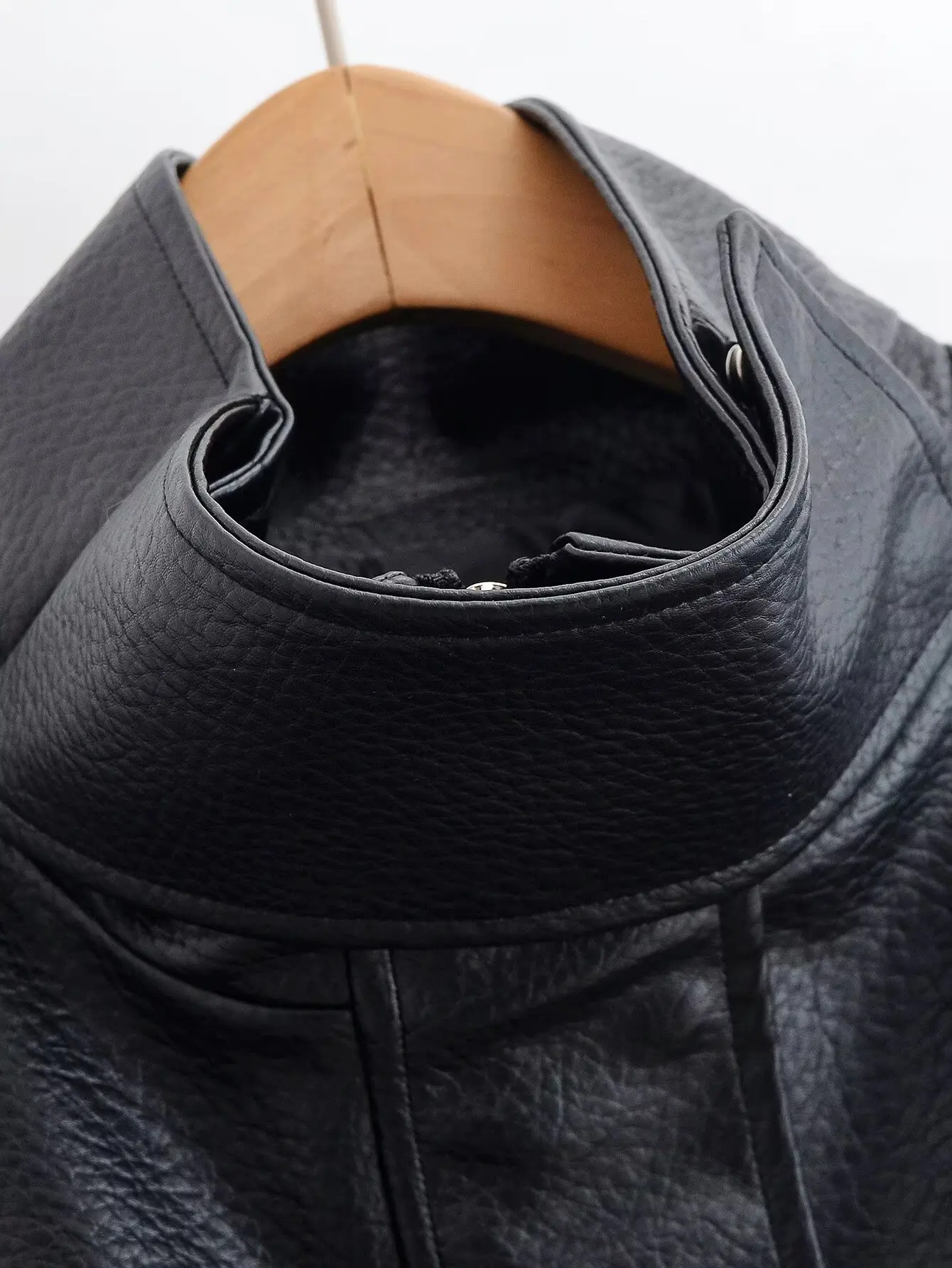 TFAFXY Women Leather Jacket Black Long Sleeve Zippers Pocket Stand Collar Female Coat 2026 Spring Autumn Lady New Outwear Y2K