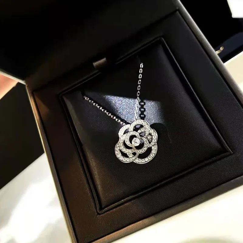 Luxury Camellia Pendant Necklace for Women Fashion AAA Cubic Zirconia Adjustable Clavicle Chain Classical Jewelry Z187