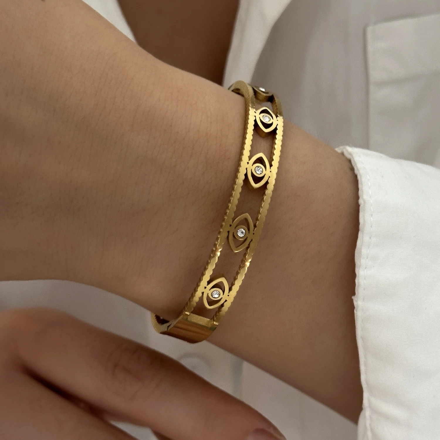 Exquisite Stainless Steel Cuff Bracelets For Women Gold Plated Evil Eye Zircon Wavy Shell Flower Open Bangle Waterproof Jewelry