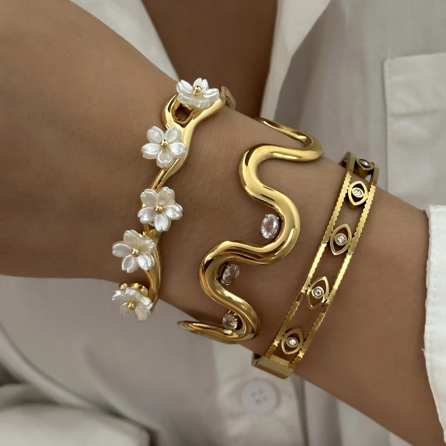 Exquisite Stainless Steel Cuff Bracelets For Women Gold Plated Evil Eye Zircon Wavy Shell Flower Open Bangle Waterproof Jewelry
