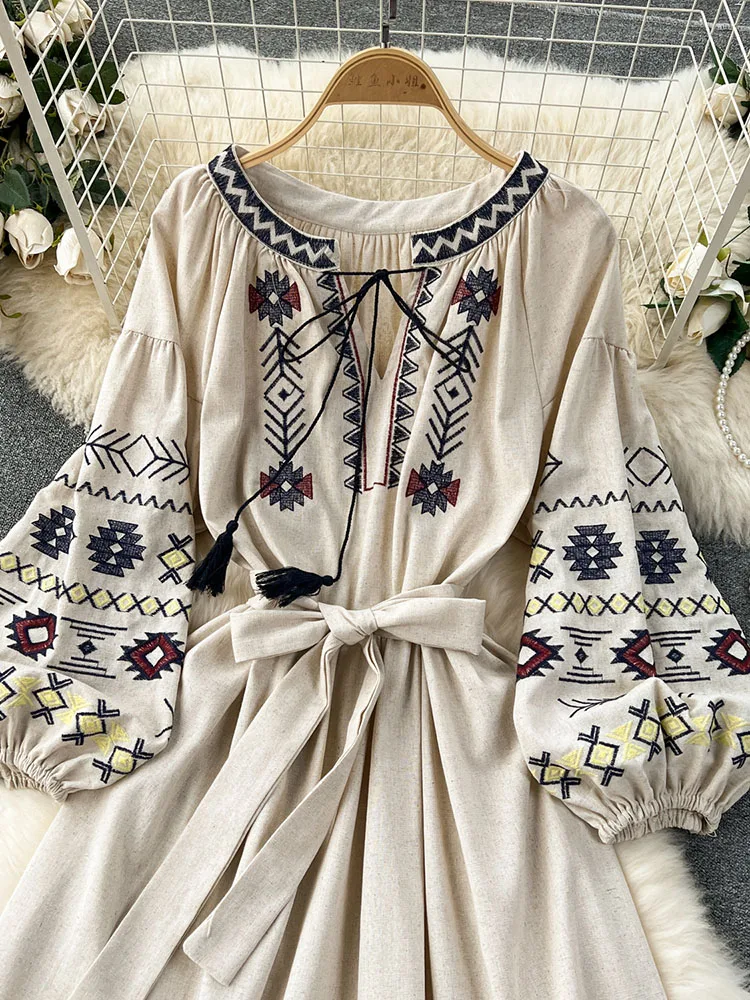 Women Bohemian Vacation Dress Travel Wear Sweet Western-style Embroidery Loose Waist Large Hem Midi Length Vestidos DS001