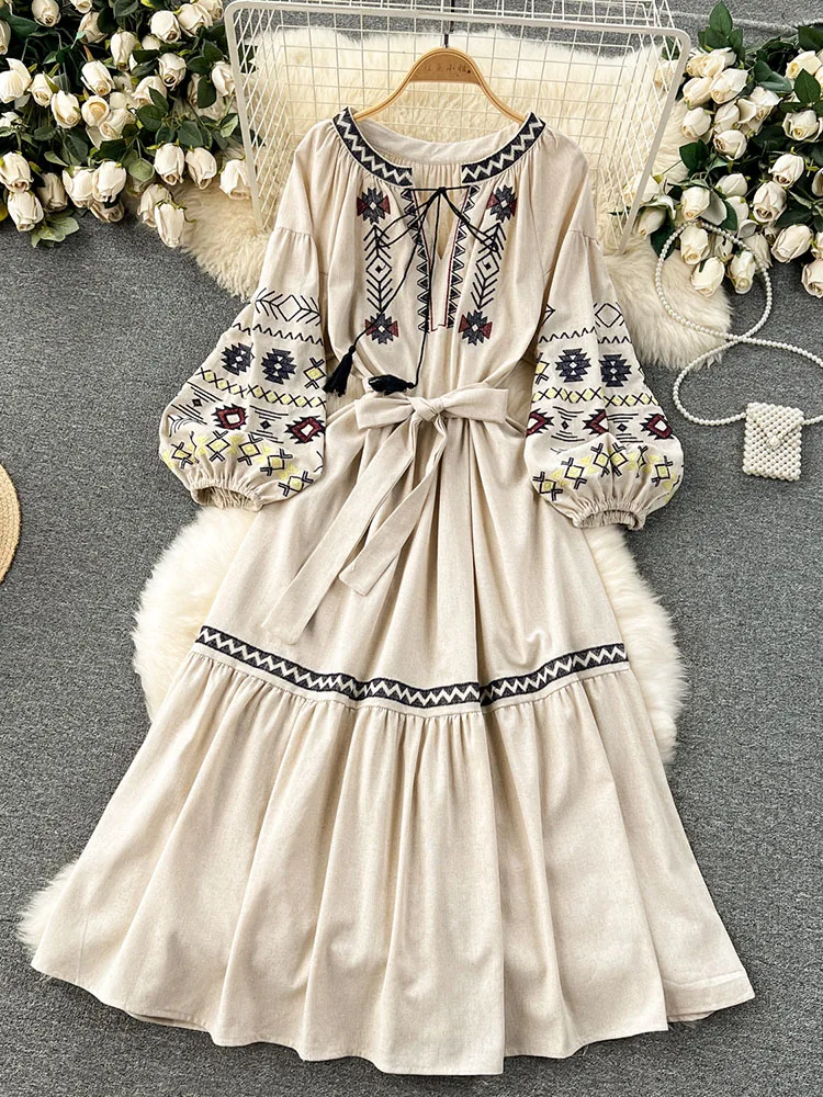 Women Bohemian Vacation Dress Travel Wear Sweet Western-style Embroidery Loose Waist Large Hem Midi Length Vestidos DS001