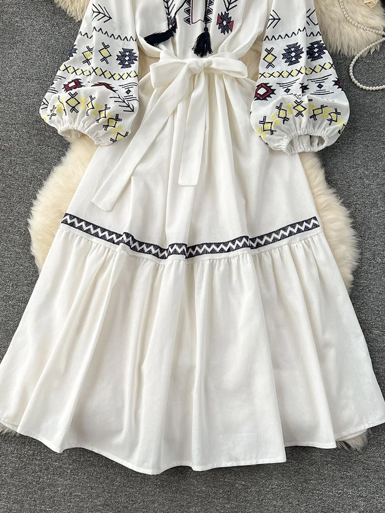 Women Bohemian Vacation Dress Travel Wear Sweet Western-style Embroidery Loose Waist Large Hem Midi Length Vestidos DS001