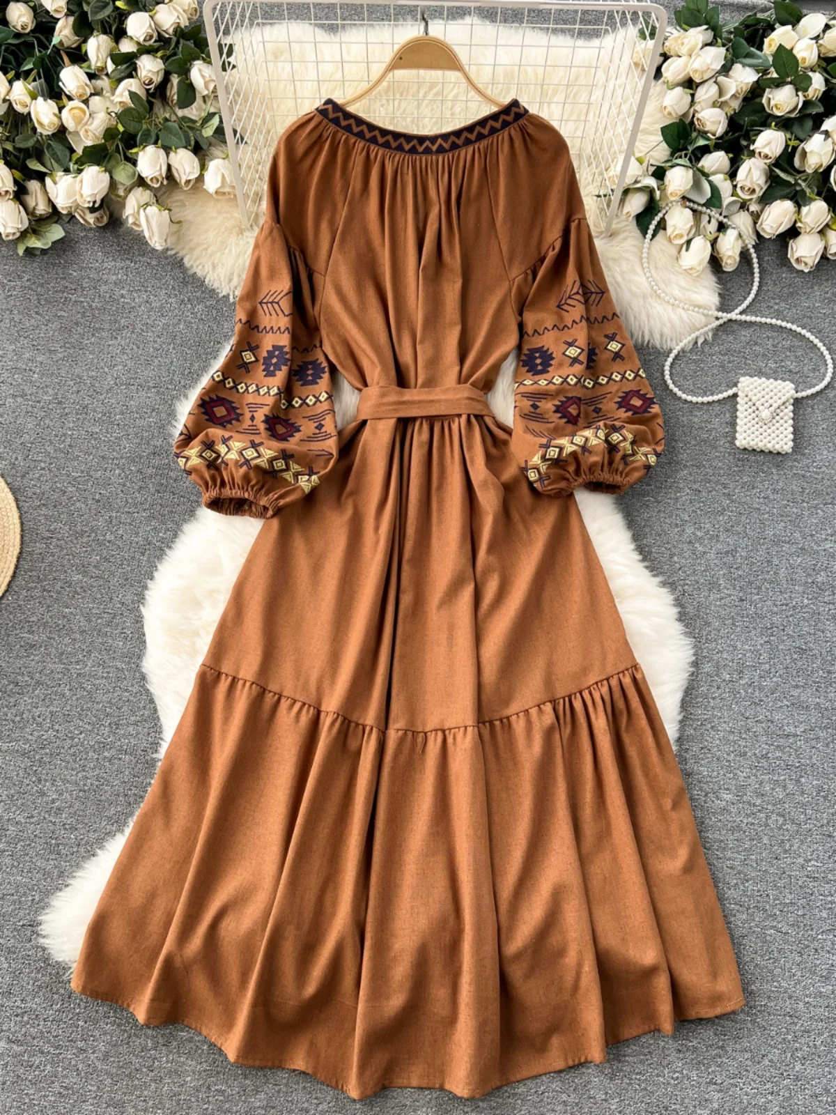 Women Bohemian Vacation Dress Travel Wear Sweet Western-style Embroidery Loose Waist Large Hem Midi Length Vestidos DS001