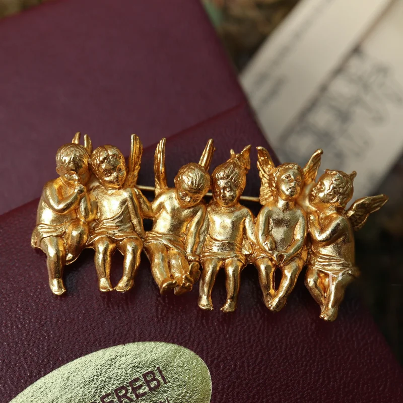 Vintage Baroque Angel Exquisite Design Brooch Pin For Women Fashion Classic Retro Unisex Palace Style Badges Buckles