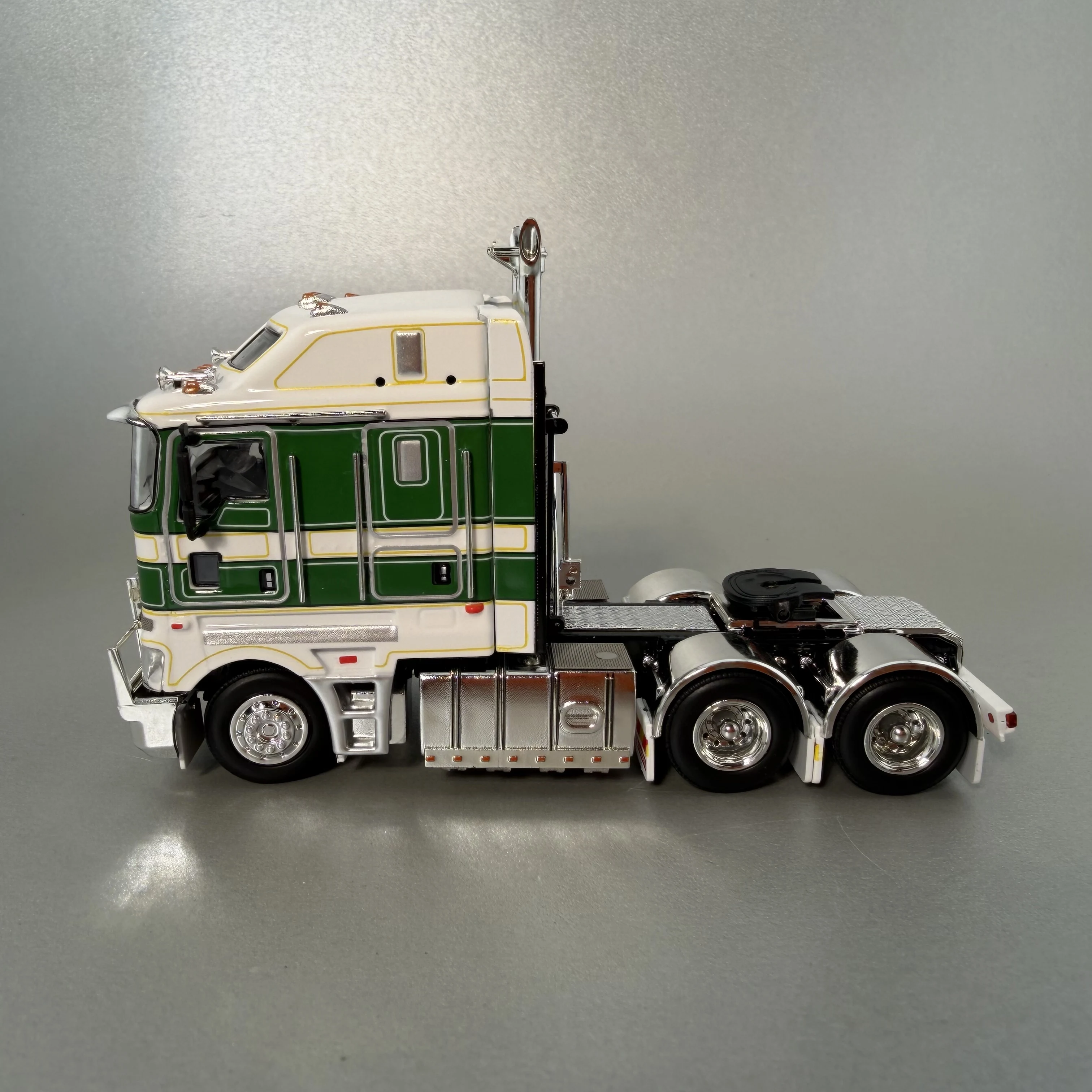 New IN STOCK MJ 1:64 Miniatue Kenworth K200 Alloy Diecast Model Car Toy Australian Heavy Truck Tractor Head Trailer Model Car