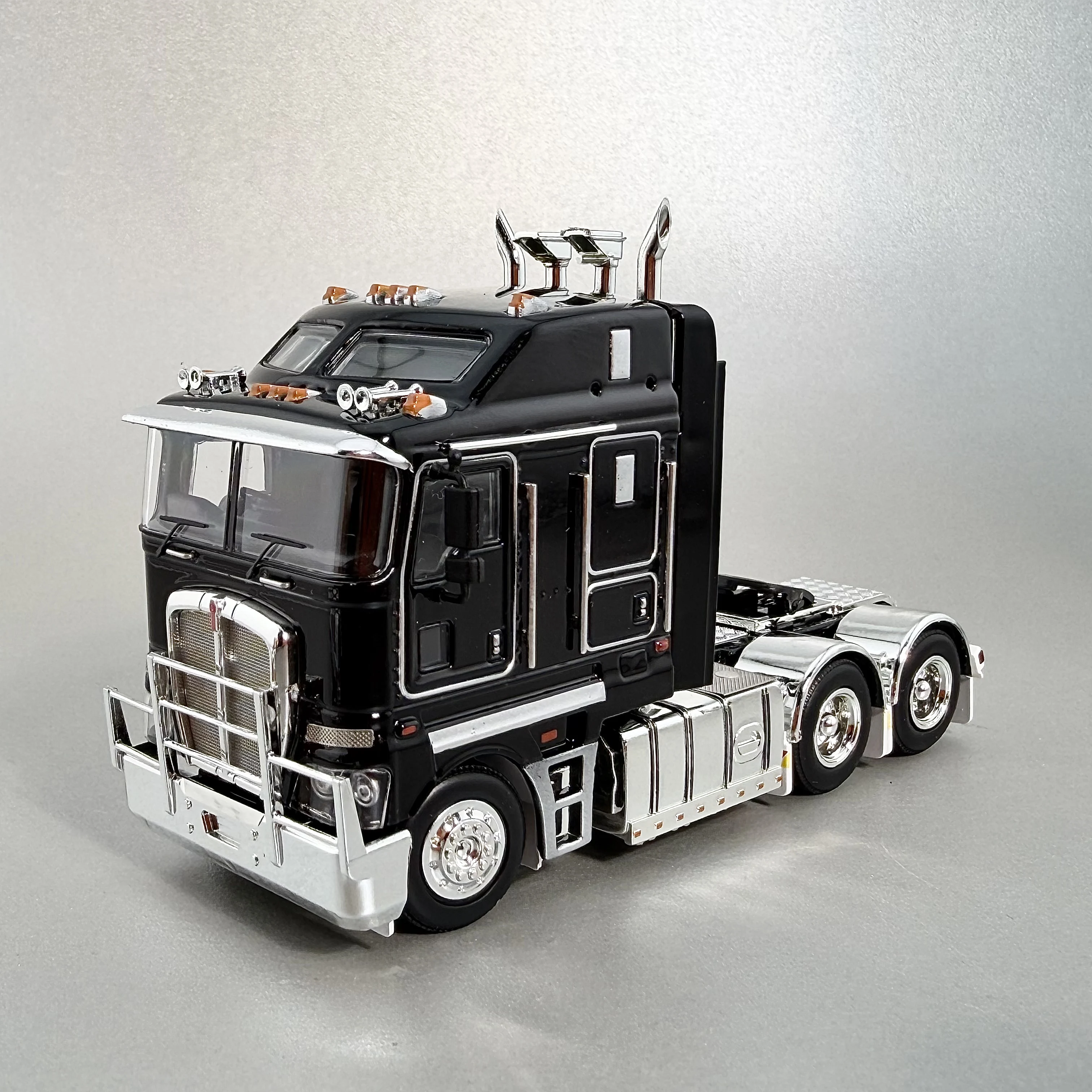 New IN STOCK MJ 1:64 Miniatue Kenworth K200 Alloy Diecast Model Car Toy Australian Heavy Truck Tractor Head Trailer Model Car