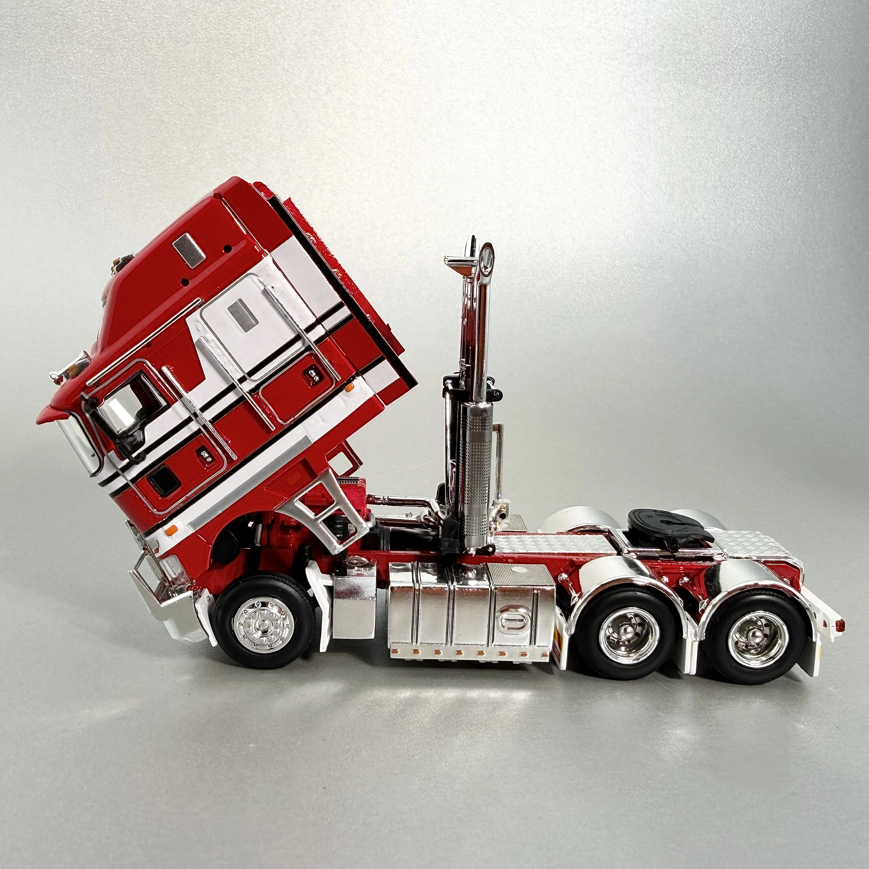 New IN STOCK MJ 1:64 Miniatue Kenworth K200 Alloy Diecast Model Car Toy Australian Heavy Truck Tractor Head Trailer Model Car