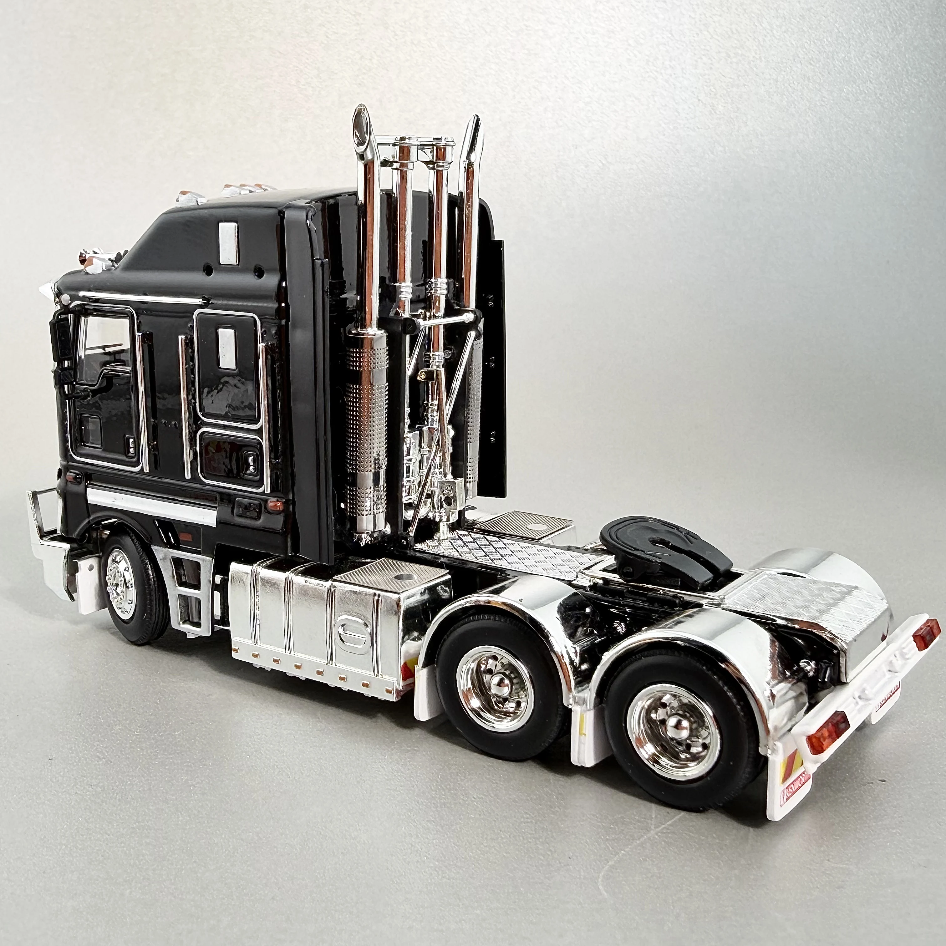 New IN STOCK MJ 1:64 Miniatue Kenworth K200 Alloy Diecast Model Car Toy Australian Heavy Truck Tractor Head Trailer Model Car