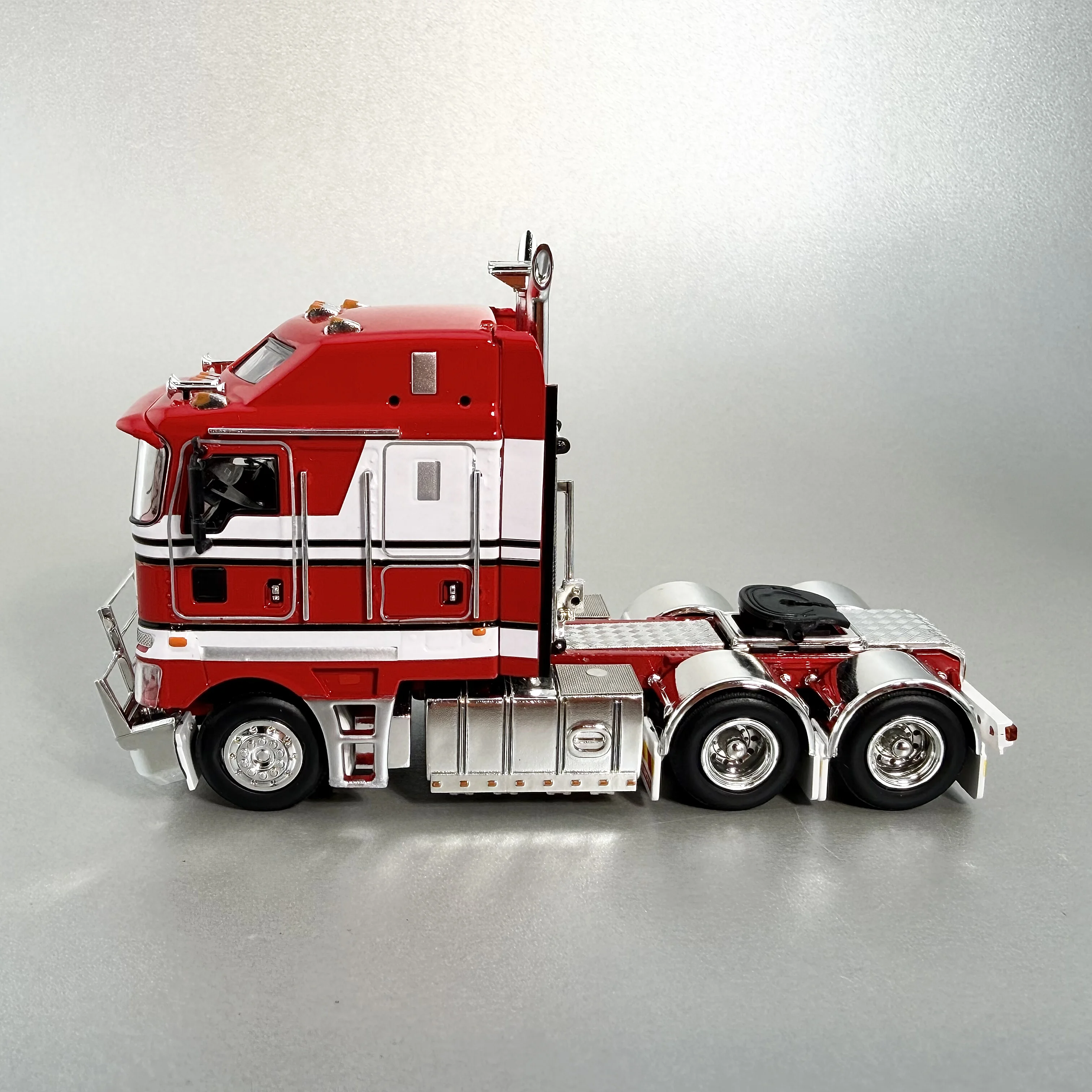 New IN STOCK MJ 1:64 Miniatue Kenworth K200 Alloy Diecast Model Car Toy Australian Heavy Truck Tractor Head Trailer Model Car