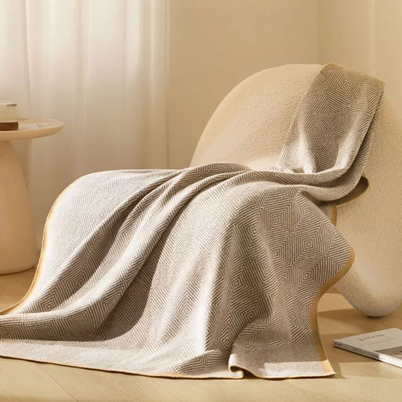 Nordic Striped Printed Airplane Blanket Leisure Living Room Office Sofa Blankets for Single Skin-Friendly and Soft Nap Shawl