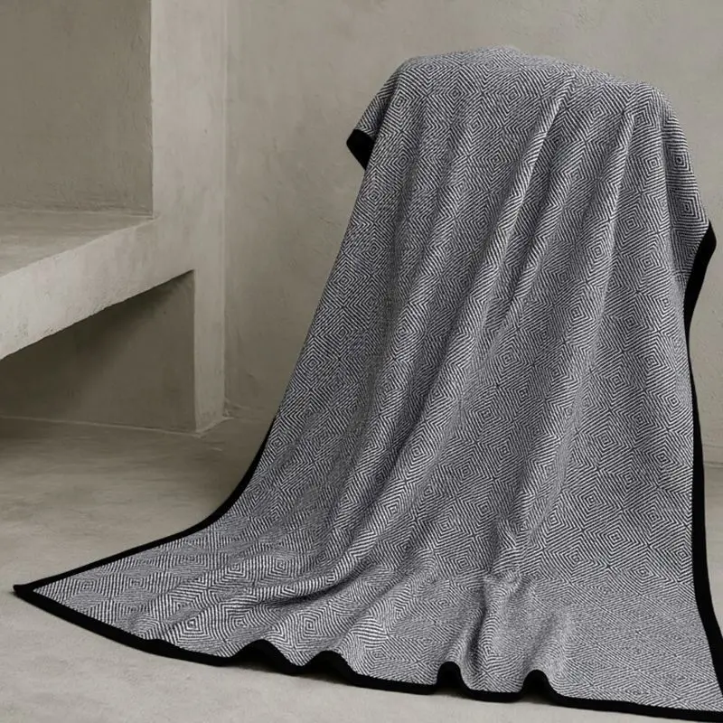 Nordic Striped Printed Airplane Blanket Leisure Living Room Office Sofa Blankets for Single Skin-Friendly and Soft Nap Shawl