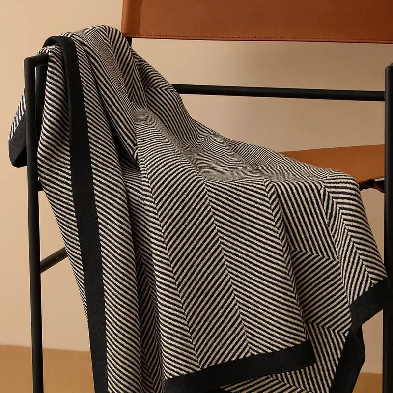 Nordic Striped Printed Airplane Blanket Leisure Living Room Office Sofa Blankets for Single Skin-Friendly and Soft Nap Shawl