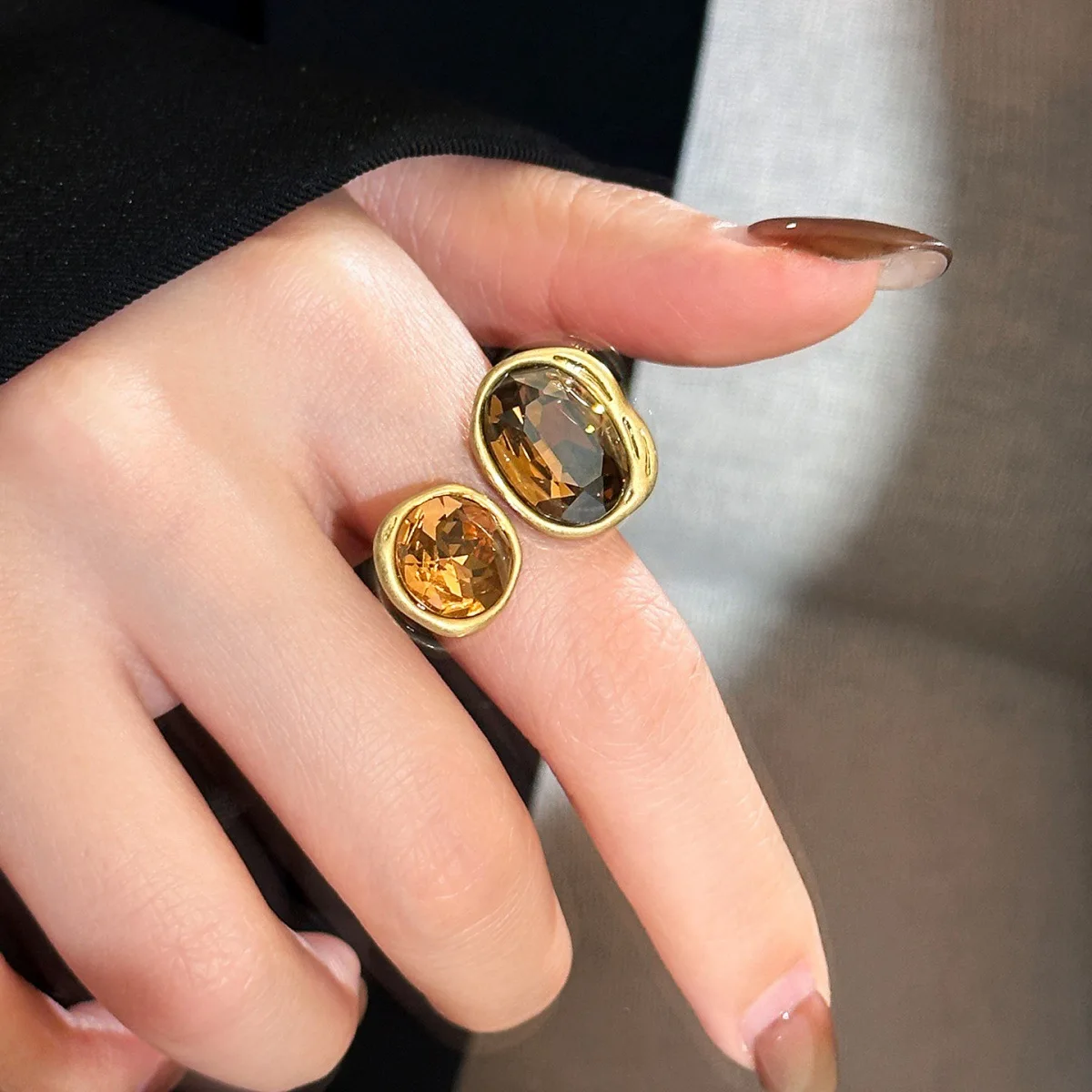 Vintage Brown Crystal Elliptical Open Rings For Women Luxury Rhinestone Contrasting Geometric Adjustable Finger Ring Jewelry