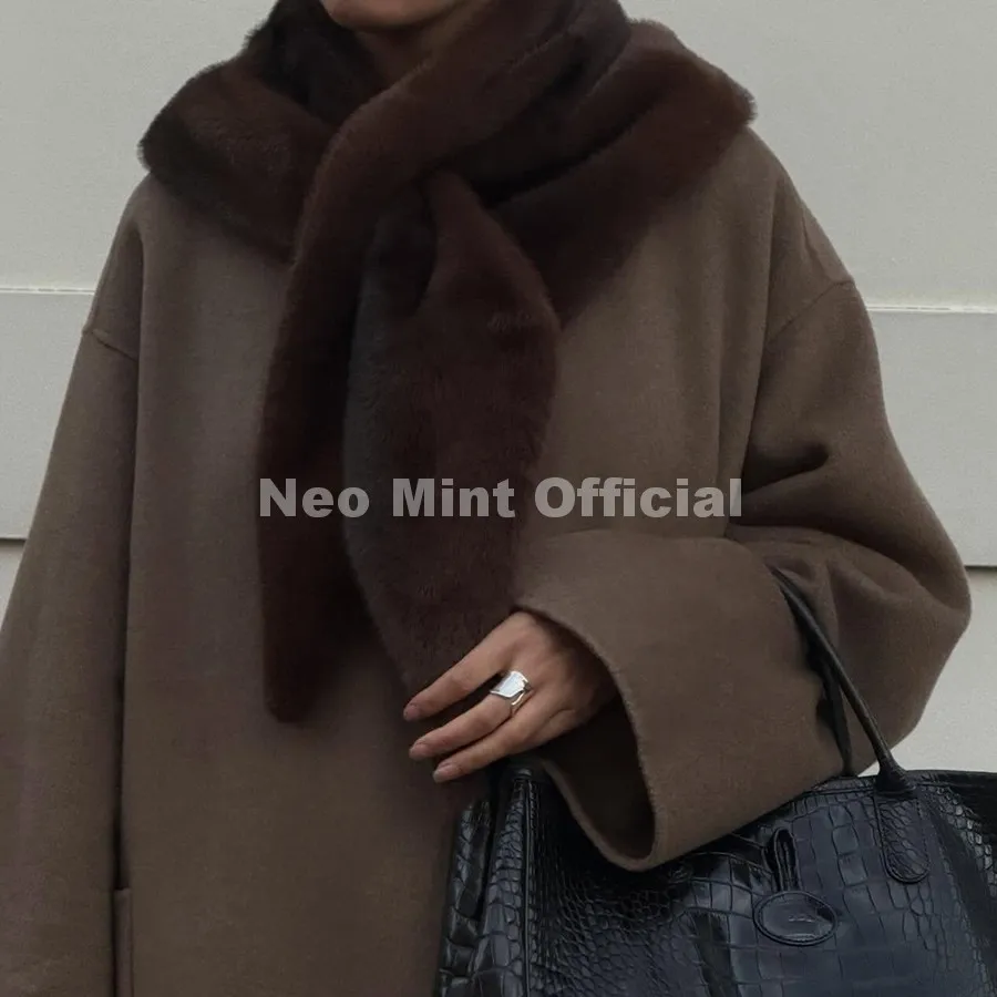 Neo Mint 2026 Brand Runway Fashion Stripes Sable Faux Mink Fur Triangle Foulard Women Winter Luxury Fur Scarf Neck Warmers Wraps