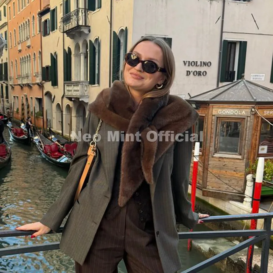 Neo Mint 2026 Brand Runway Fashion Stripes Sable Faux Mink Fur Triangle Foulard Women Winter Luxury Fur Scarf Neck Warmers Wraps