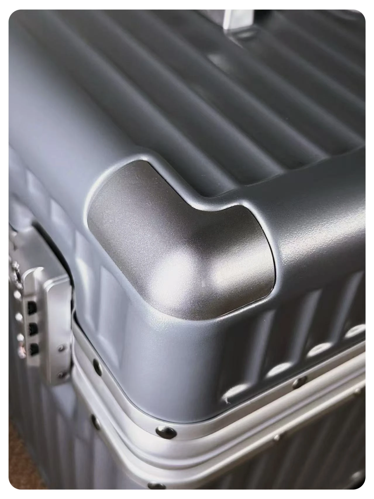 Top Opening Suitcase 18/20 Boarding Carry-on Travel Photographer Rolling Luggage PC Material with Aluminum Alloy Frame TSA Lock