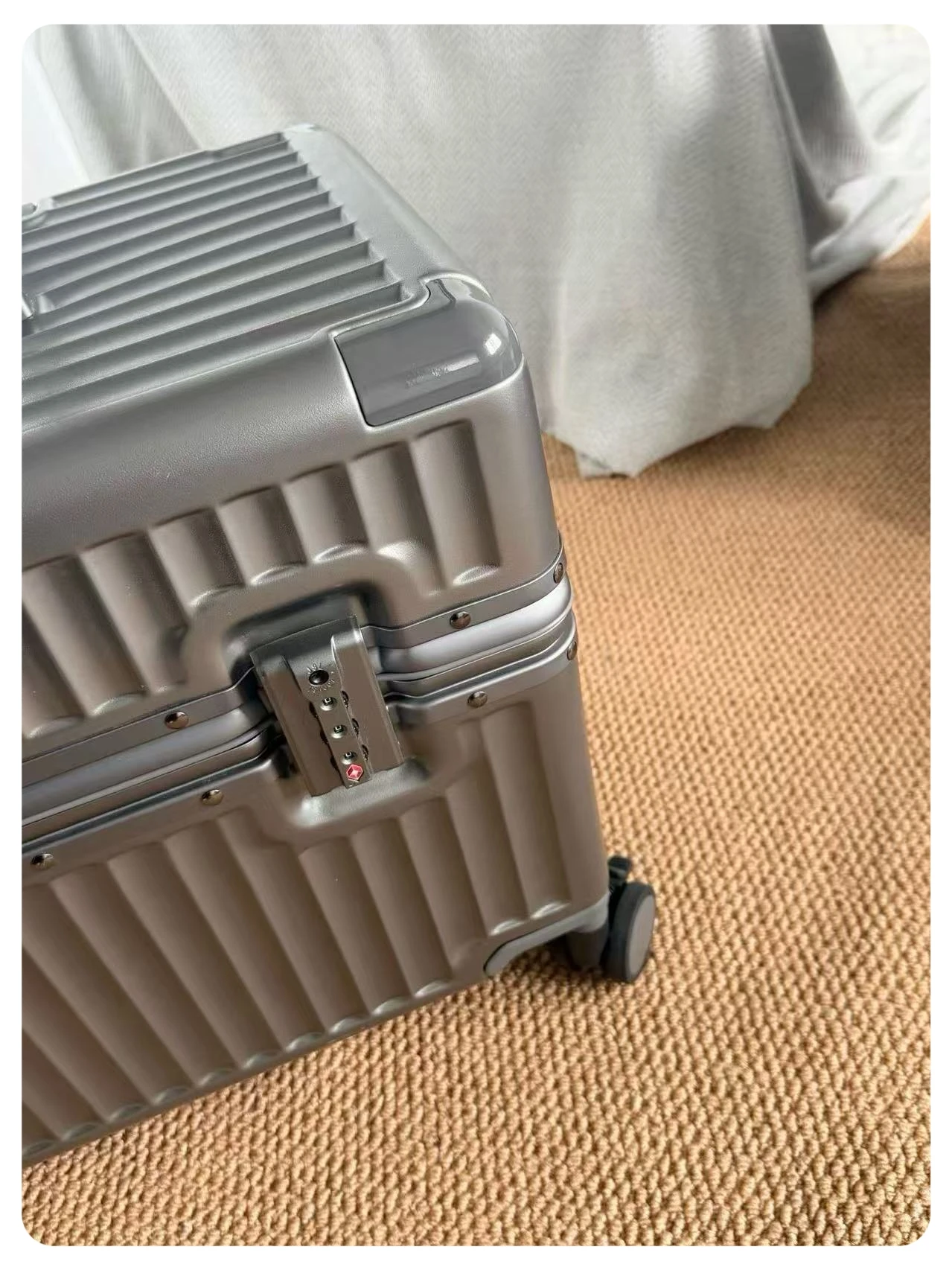 Top Opening Suitcase 18/20 Boarding Carry-on Travel Photographer Rolling Luggage PC Material with Aluminum Alloy Frame TSA Lock