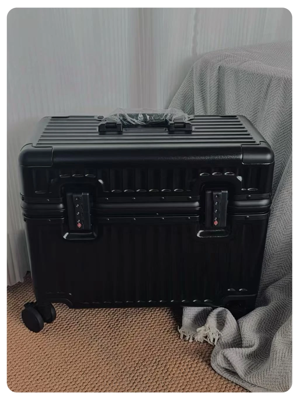 Top Opening Suitcase 18/20 Boarding Carry-on Travel Photographer Rolling Luggage PC Material with Aluminum Alloy Frame TSA Lock