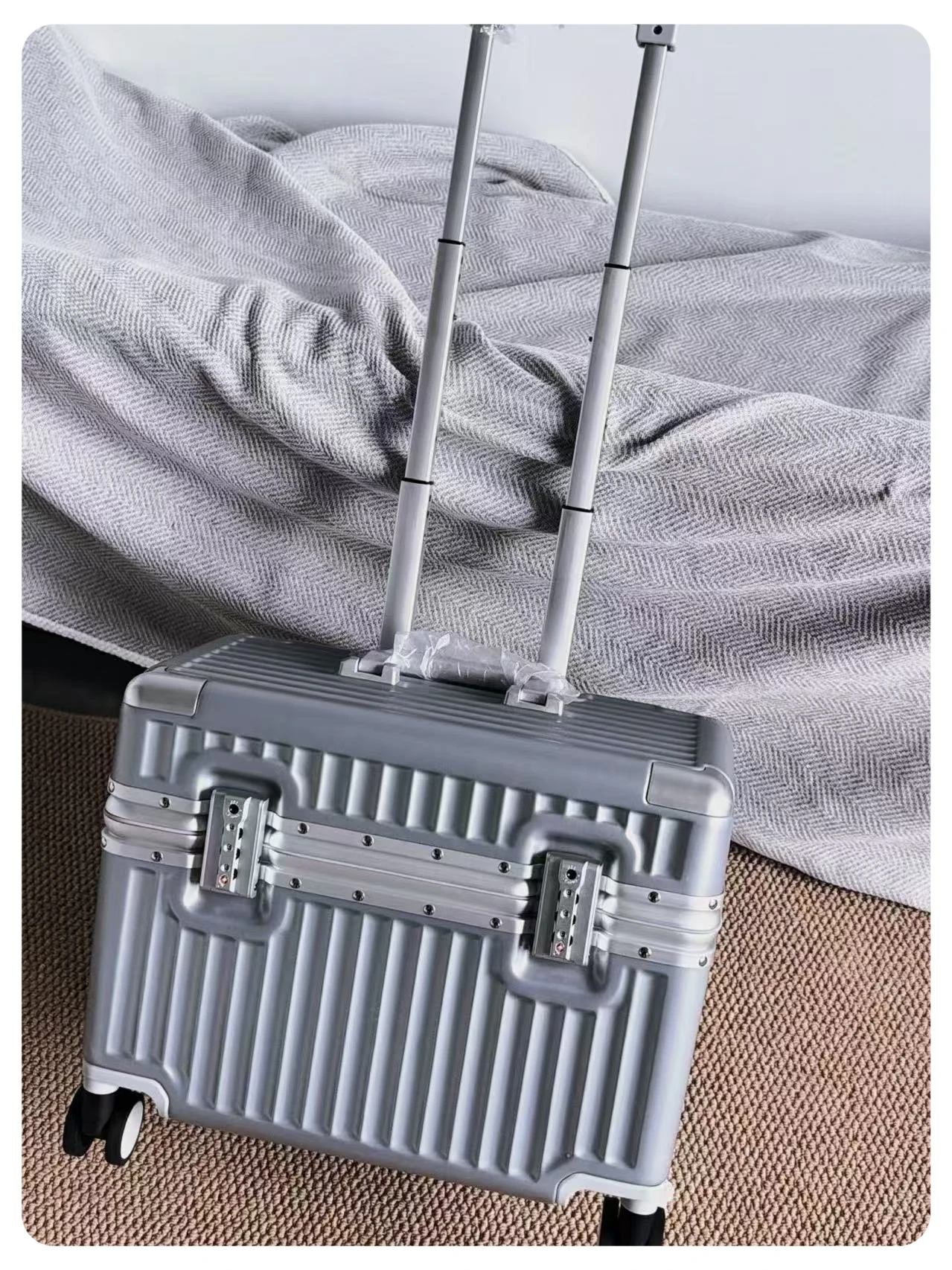 Top Opening Suitcase 18/20 Boarding Carry-on Travel Photographer Rolling Luggage PC Material with Aluminum Alloy Frame TSA Lock