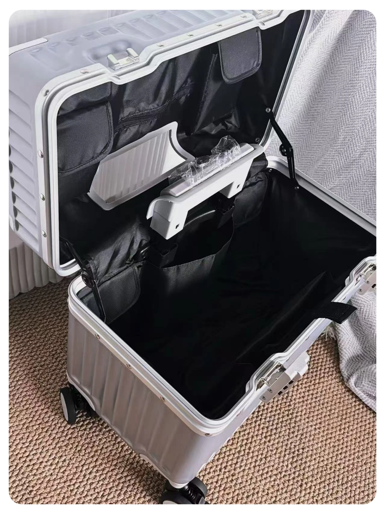 Top Opening Suitcase 18/20 Boarding Carry-on Travel Photographer Rolling Luggage PC Material with Aluminum Alloy Frame TSA Lock