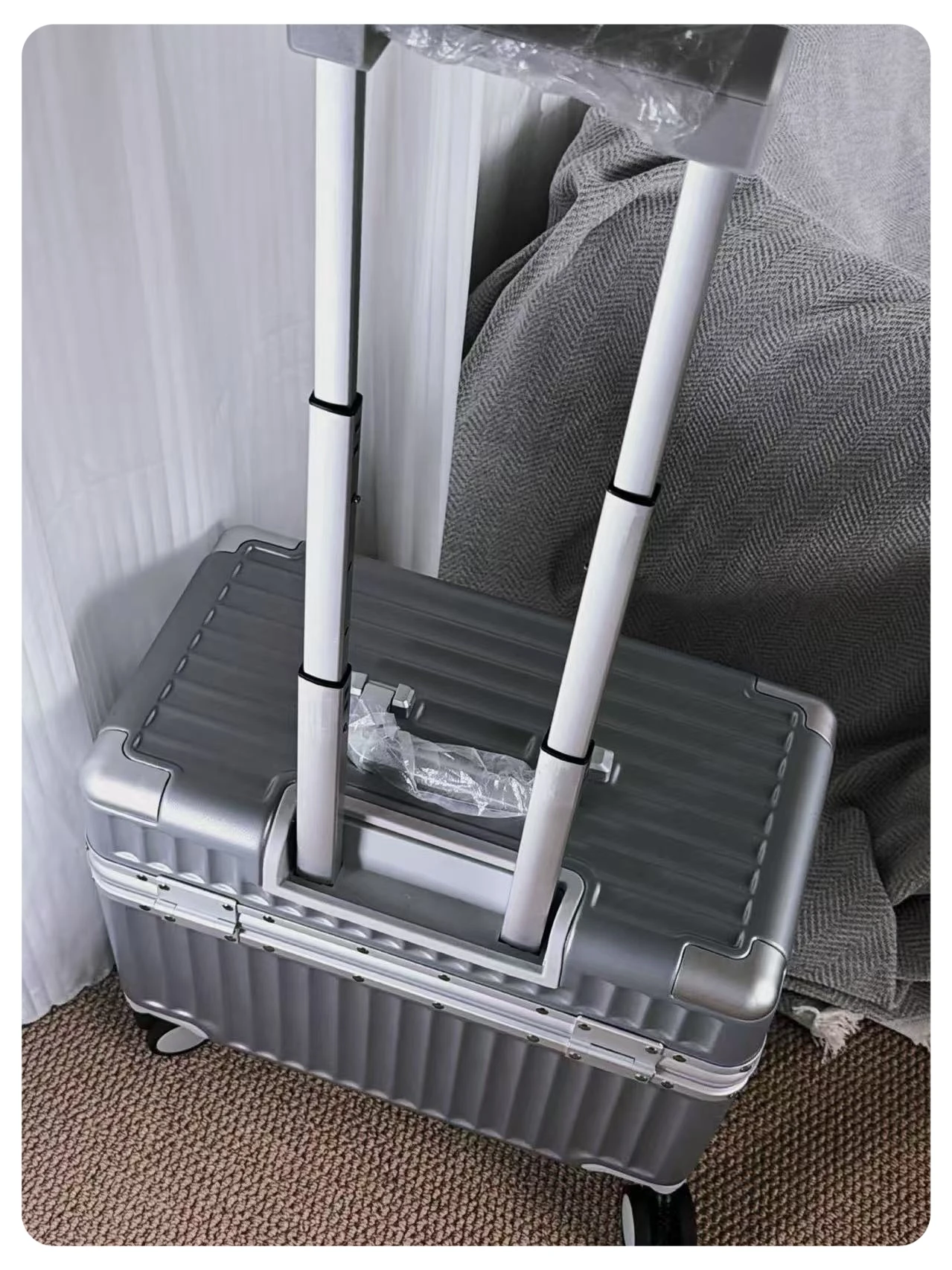 Top Opening Suitcase 18/20 Boarding Carry-on Travel Photographer Rolling Luggage PC Material with Aluminum Alloy Frame TSA Lock