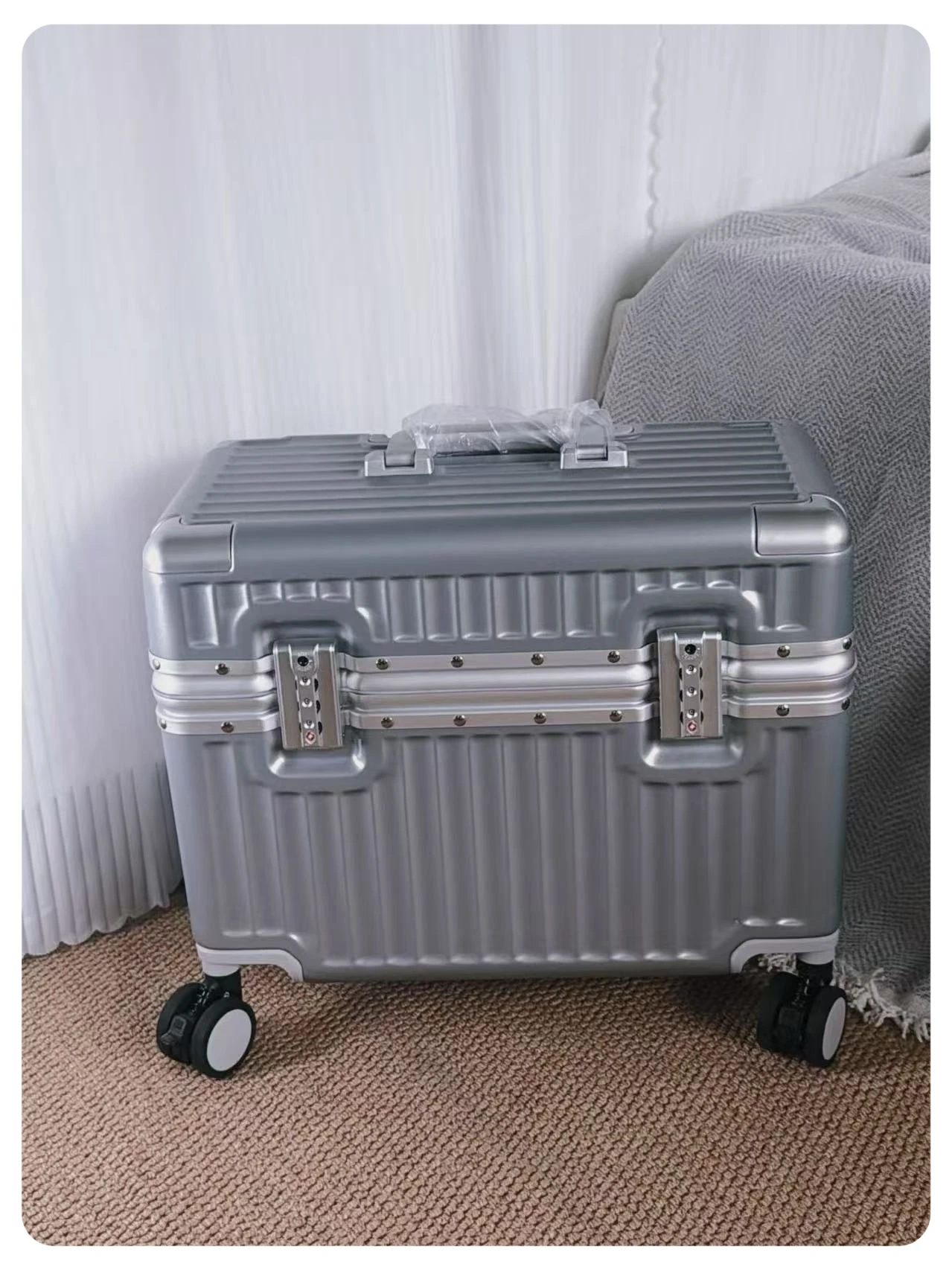 Top Opening Suitcase 18/20 Boarding Carry-on Travel Photographer Rolling Luggage PC Material with Aluminum Alloy Frame TSA Lock