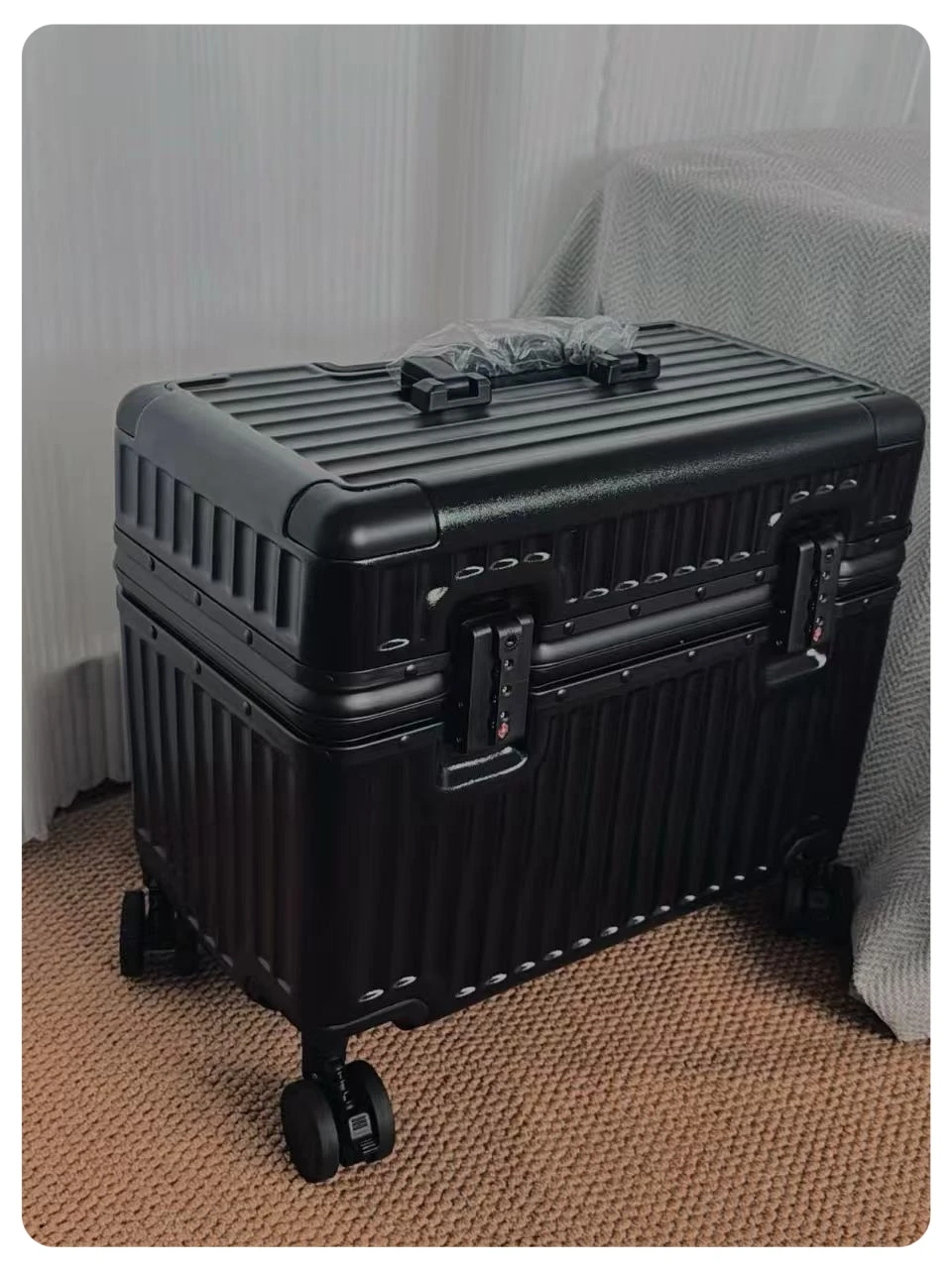 Top Opening Suitcase 18/20 Boarding Carry-on Travel Photographer Rolling Luggage PC Material with Aluminum Alloy Frame TSA Lock