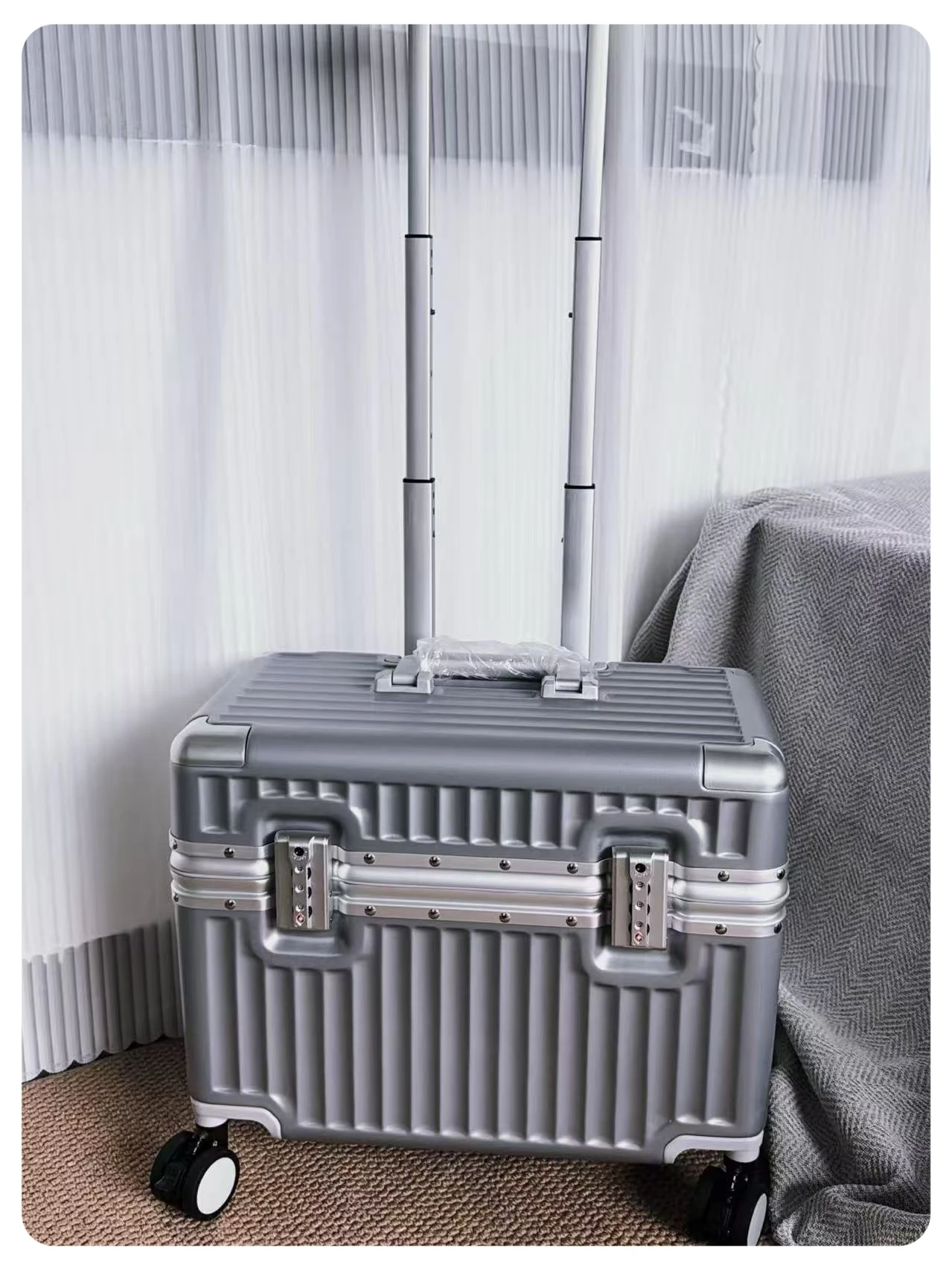 Top Opening Suitcase 18/20 Boarding Carry-on Travel Photographer Rolling Luggage PC Material with Aluminum Alloy Frame TSA Lock