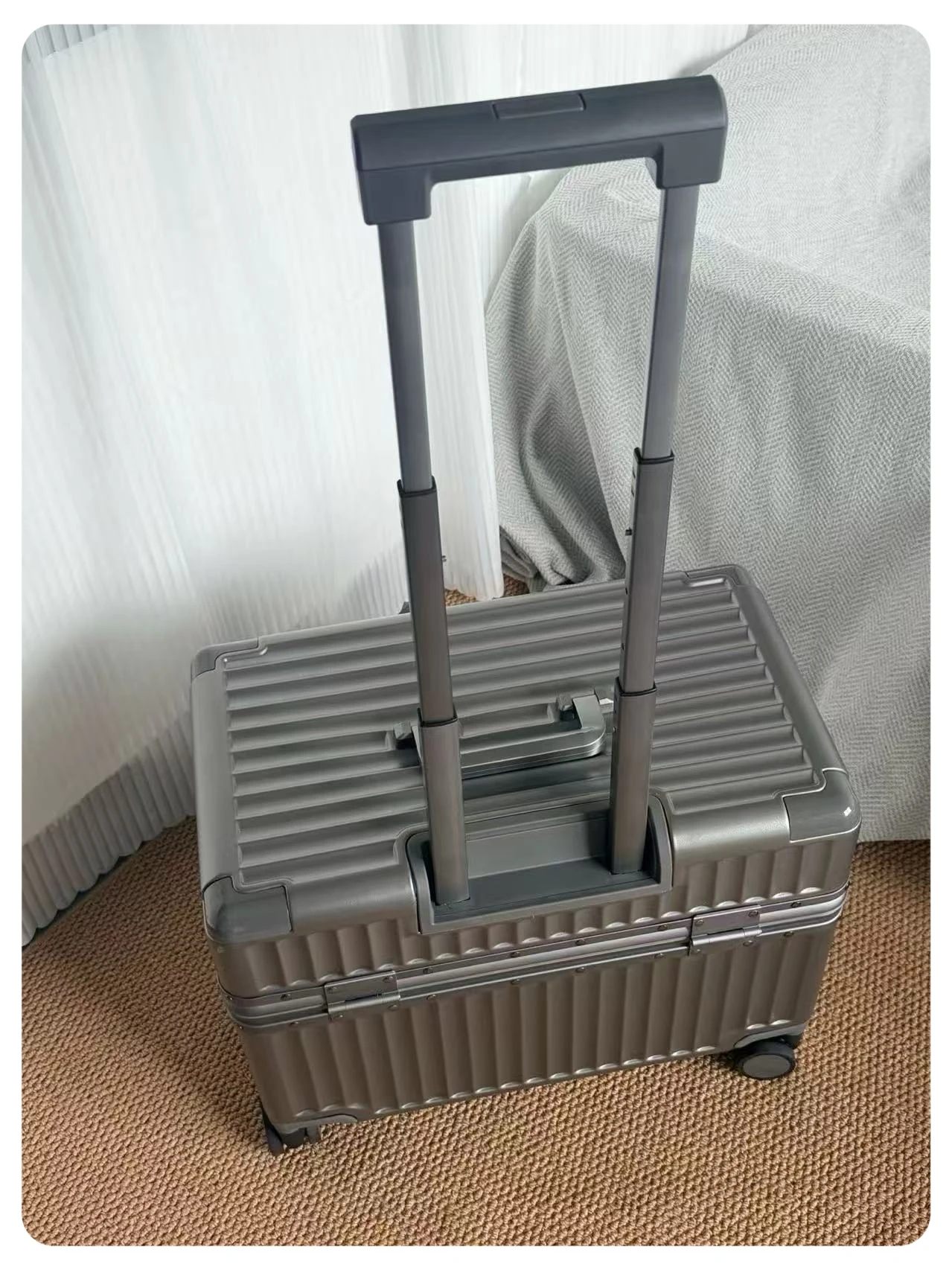 Top Opening Suitcase 18/20 Boarding Carry-on Travel Photographer Rolling Luggage PC Material with Aluminum Alloy Frame TSA Lock