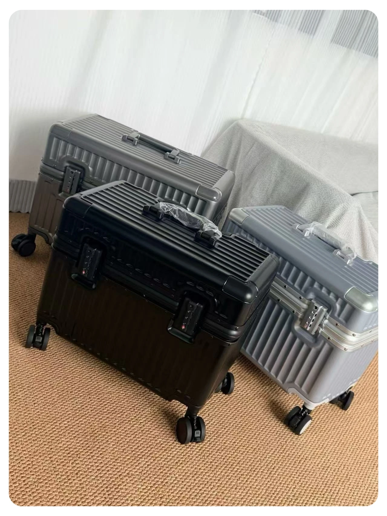 Top Opening Suitcase 18/20 Boarding Carry-on Travel Photographer Rolling Luggage PC Material with Aluminum Alloy Frame TSA Lock