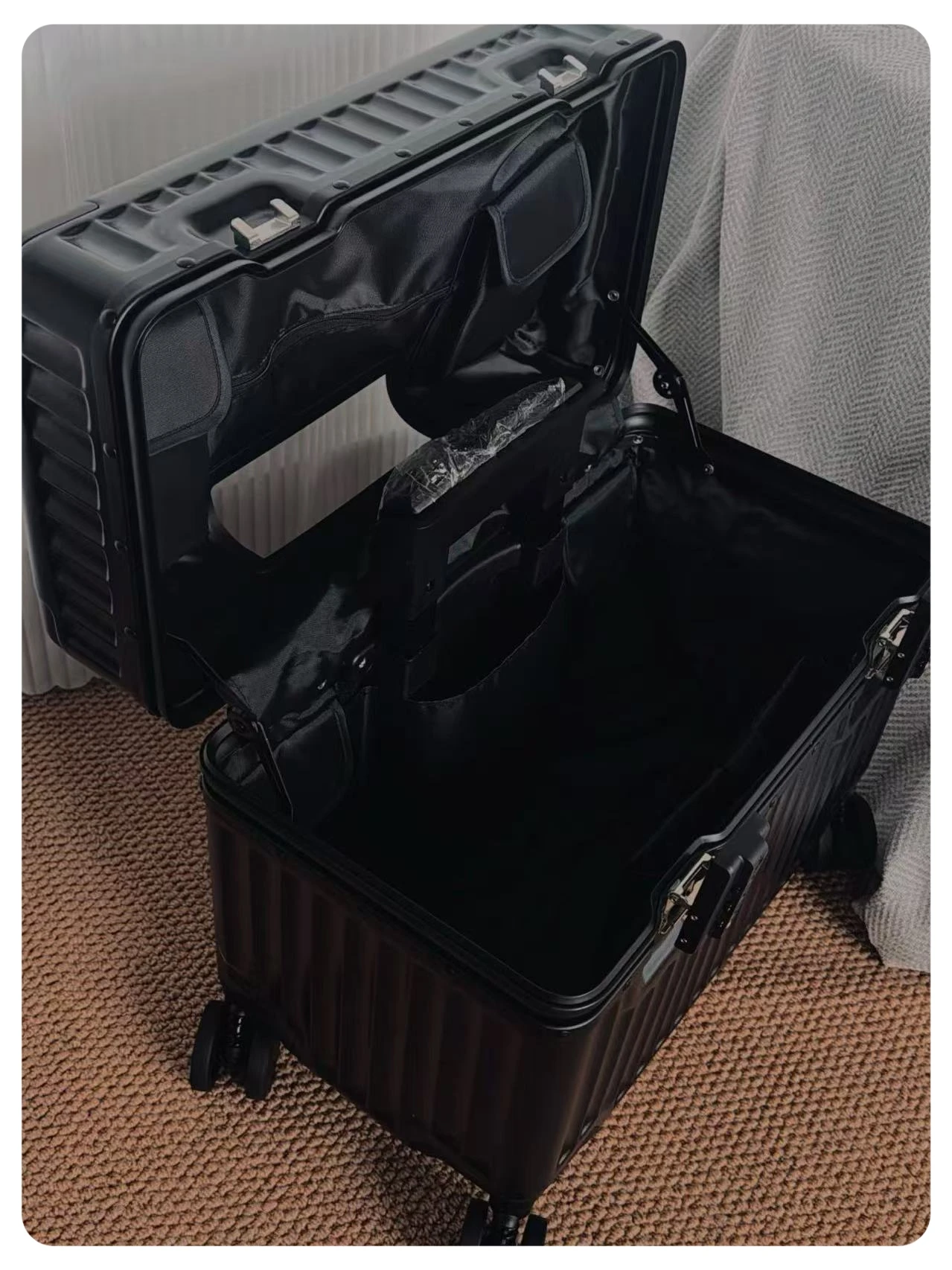 Top Opening Suitcase 18/20 Boarding Carry-on Travel Photographer Rolling Luggage PC Material with Aluminum Alloy Frame TSA Lock