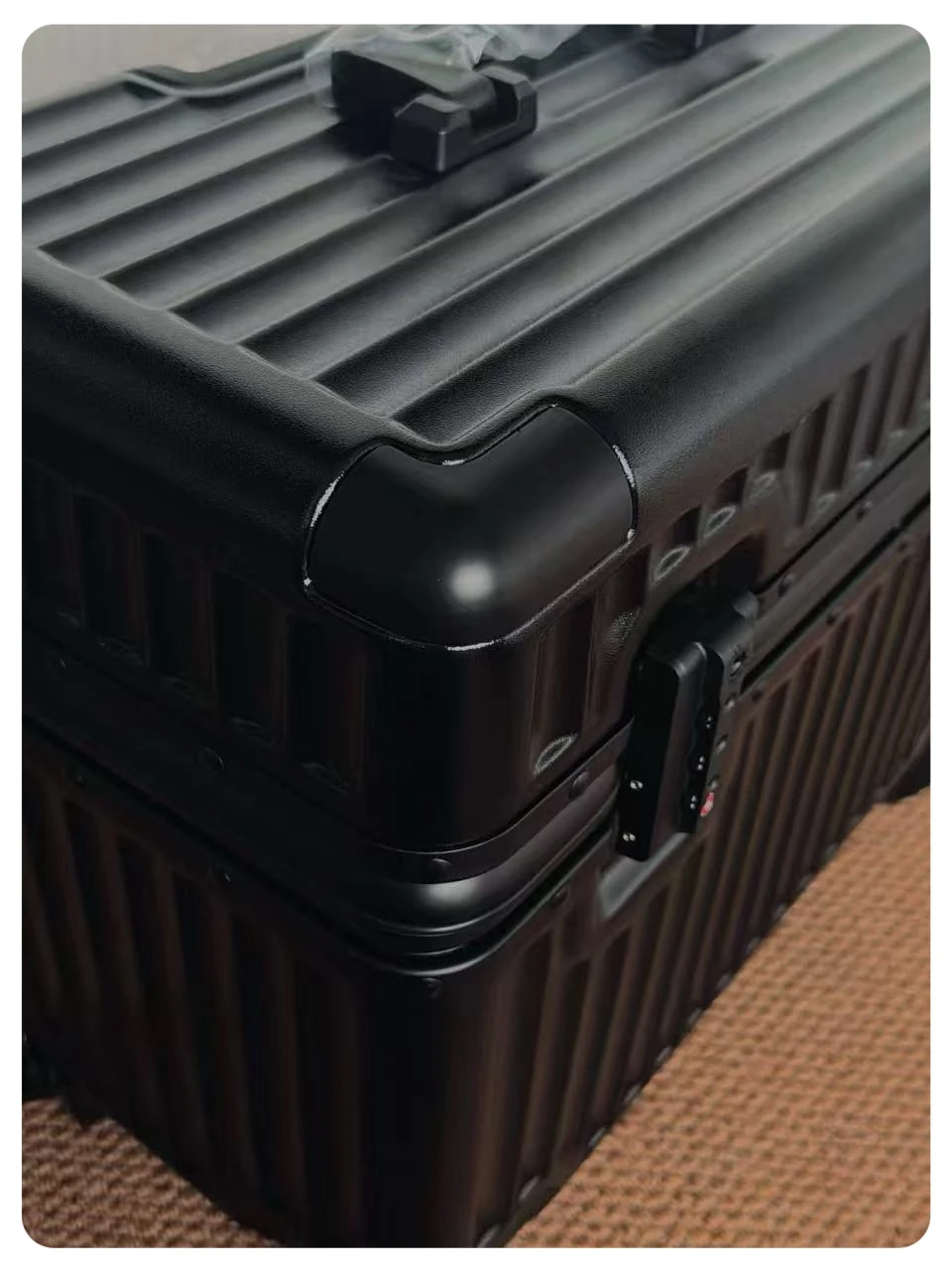 Top Opening Suitcase 18/20 Boarding Carry-on Travel Photographer Rolling Luggage PC Material with Aluminum Alloy Frame TSA Lock