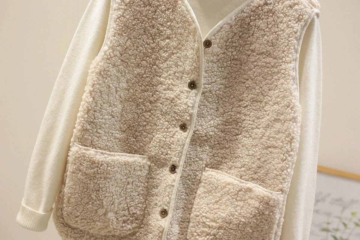 Lamb Wool Vest Women's Cropped 2025 Autumn/Winter New Style Korean Version Fur Integrated Horse Clip Granule Plush Shoulder Vest