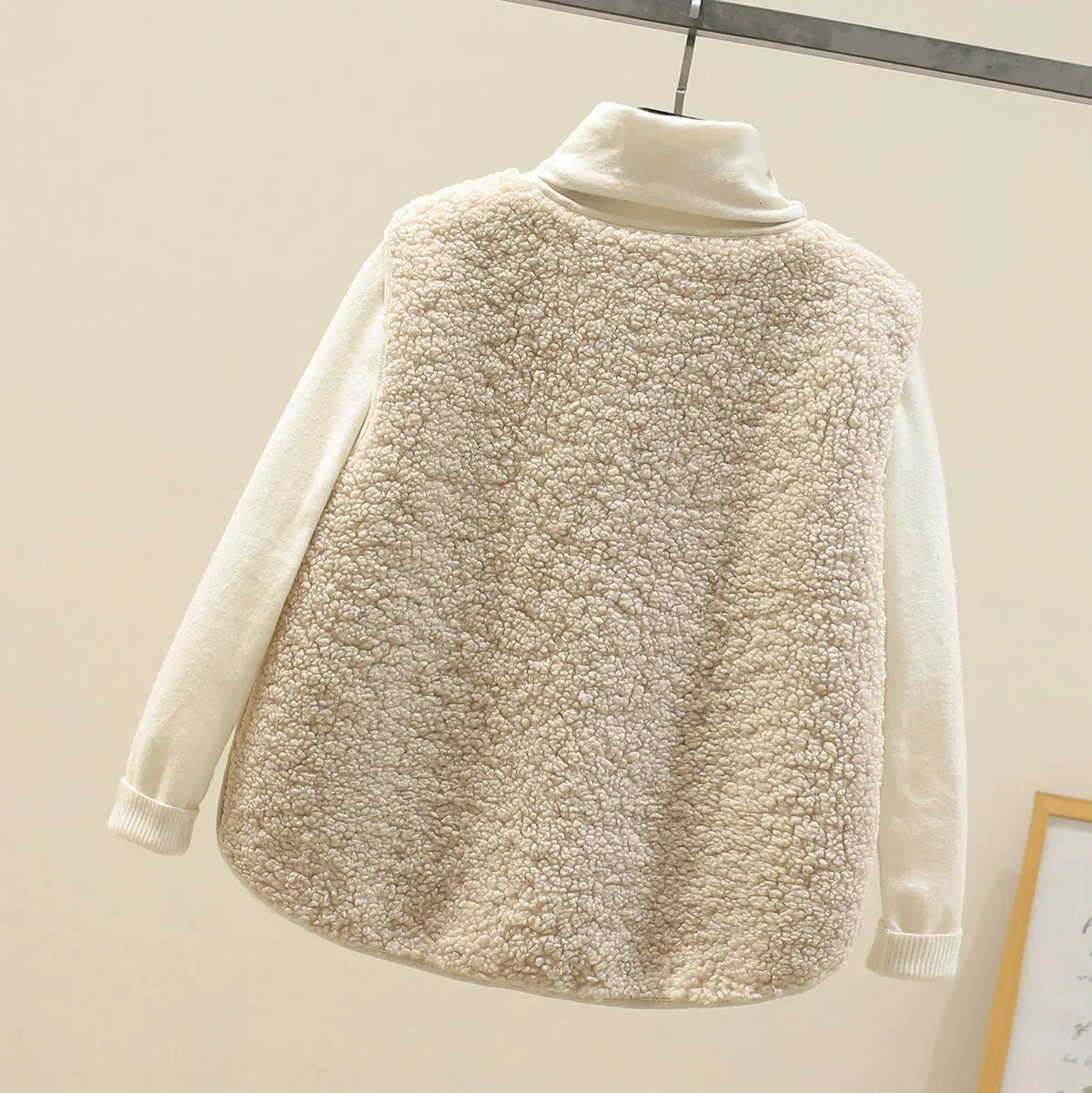 Lamb Wool Vest Women's Cropped 2025 Autumn/Winter New Style Korean Version Fur Integrated Horse Clip Granule Plush Shoulder Vest