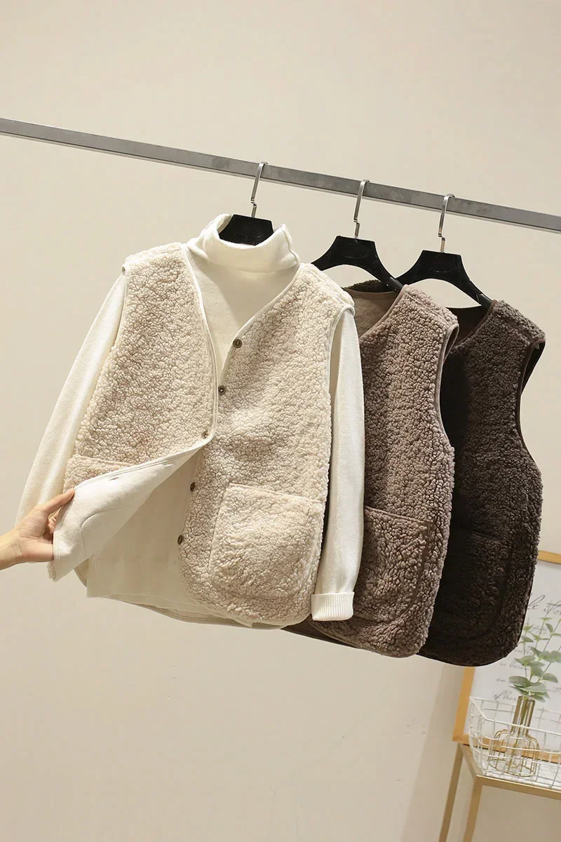 Lamb Wool Vest Women's Cropped 2025 Autumn/Winter New Style Korean Version Fur Integrated Horse Clip Granule Plush Shoulder Vest