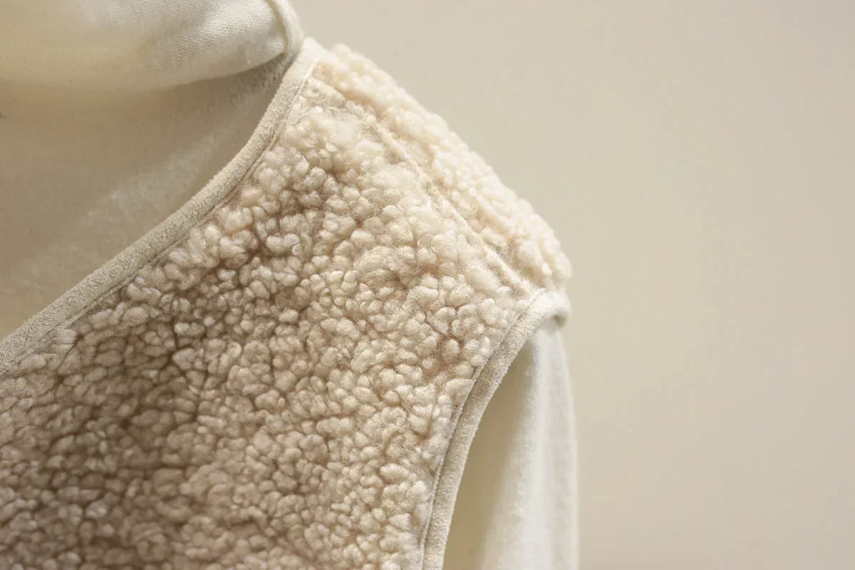 Lamb Wool Vest Women's Cropped 2025 Autumn/Winter New Style Korean Version Fur Integrated Horse Clip Granule Plush Shoulder Vest