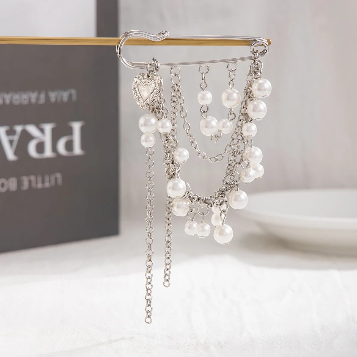 Salircon Fashion Elegance Imitation Pearl Tassel Ankles Chain Women Detachable Jeans Brooch Chain Clothing Jewelry Accessories