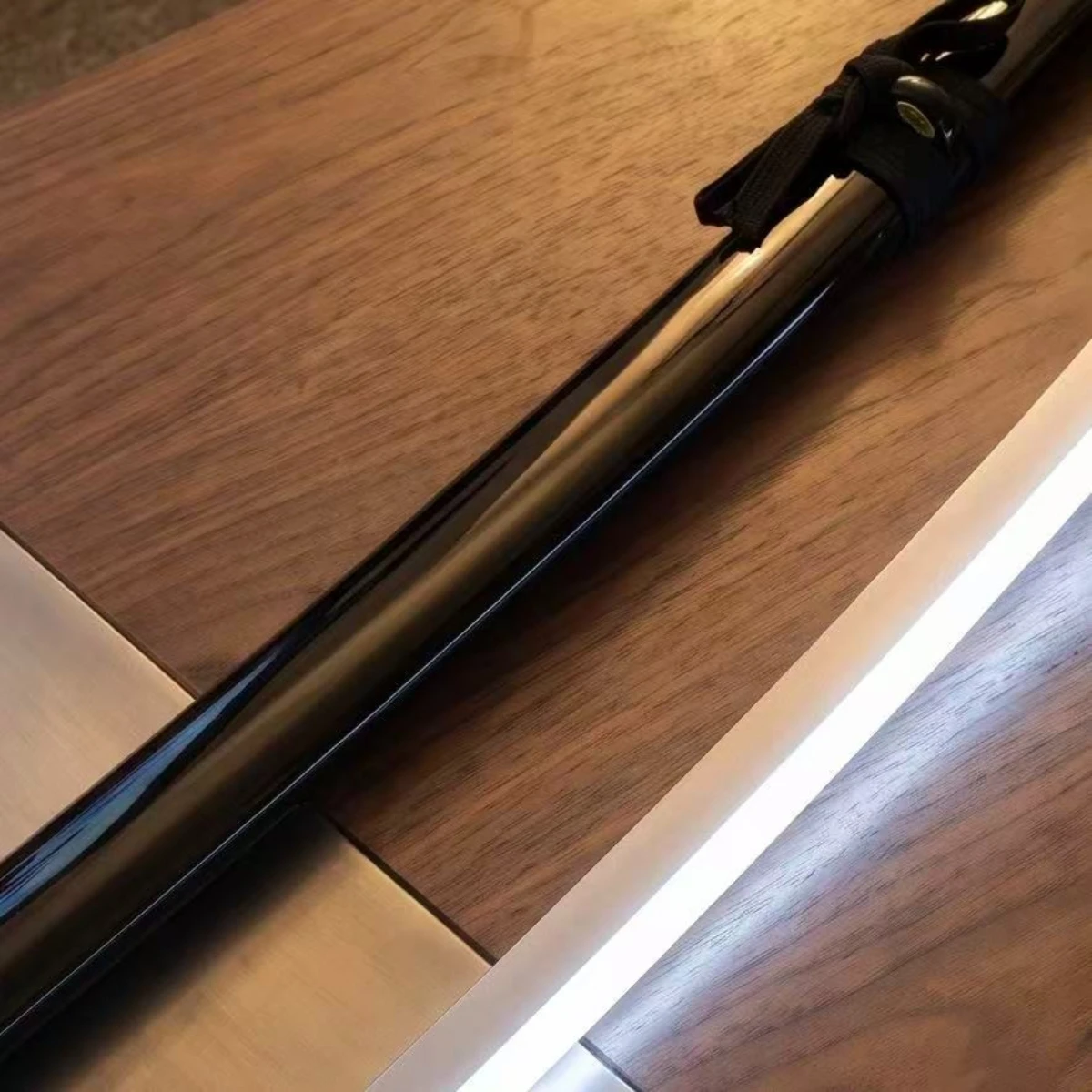 40.94Inch 104cm Wooden Kagurabachi LED Luminous Katana Black White Wrapped Grip Gold Fitting Glossy Scabbard Anime Cosplay Prop