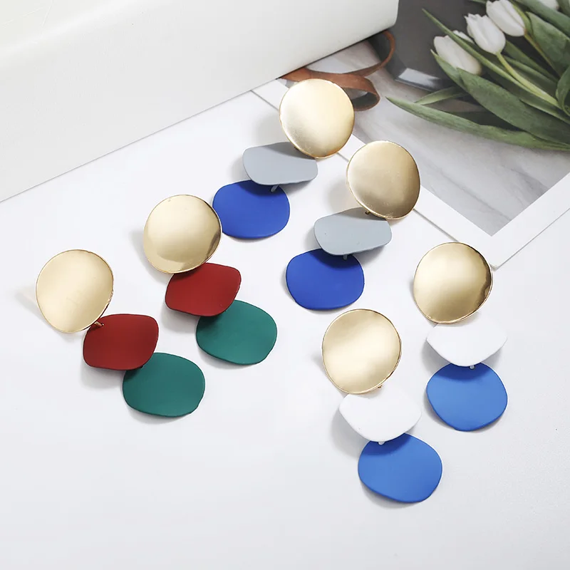 Korean Metal Earrings 2025 For Women Round Geometric Statement Vintage Gold Color Stud Earrings Fashion Jewelry Earring