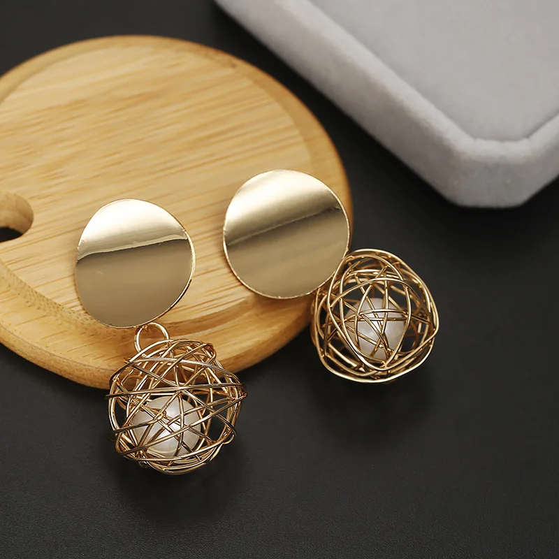 Korean Metal Earrings 2025 For Women Round Geometric Statement Vintage Gold Color Stud Earrings Fashion Jewelry Earring