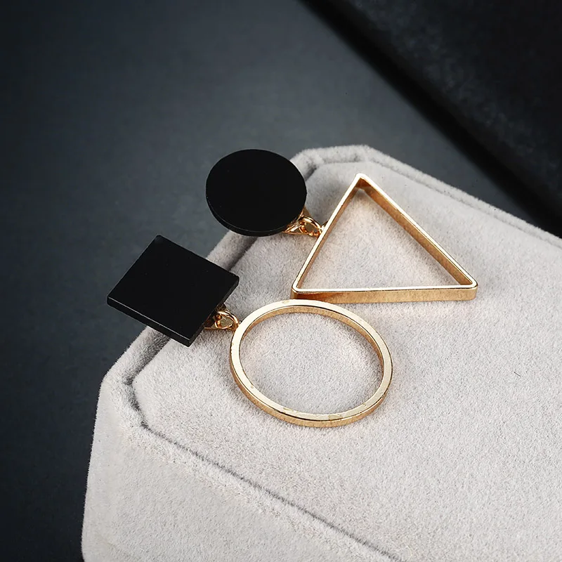Korean Metal Earrings 2025 For Women Round Geometric Statement Vintage Gold Color Stud Earrings Fashion Jewelry Earring
