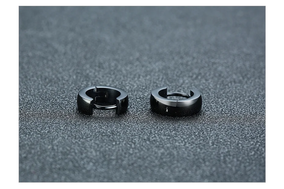VNOX Cute Hoop Earrings for Men Punk Stainless Steel Huggie Small Earrings 4 Color