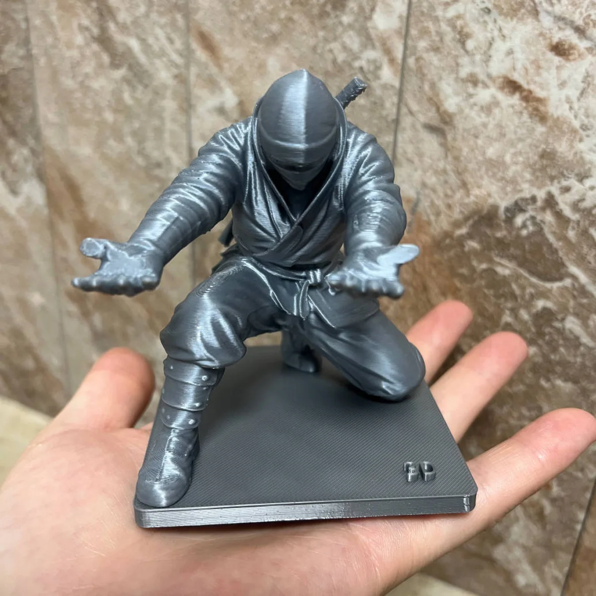 (9*7.8cm) 3D Printed Cool Organizer Ninja Pen Holder Miniature Pen Stand Creative Gift Ornament Modern Desktop Decoration