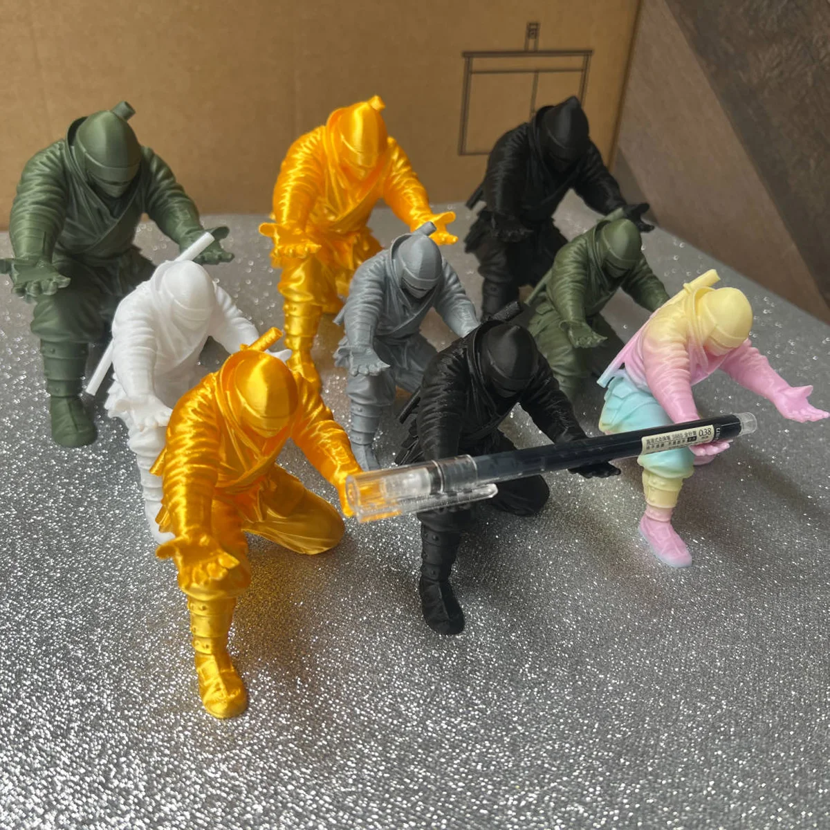 (9*7.8cm) 3D Printed Cool Organizer Ninja Pen Holder Miniature Pen Stand Creative Gift Ornament Modern Desktop Decoration